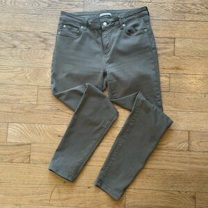 Amazon Essentials Women's Mid-Rise Stretchy Skinny Jeans - olive green size 10